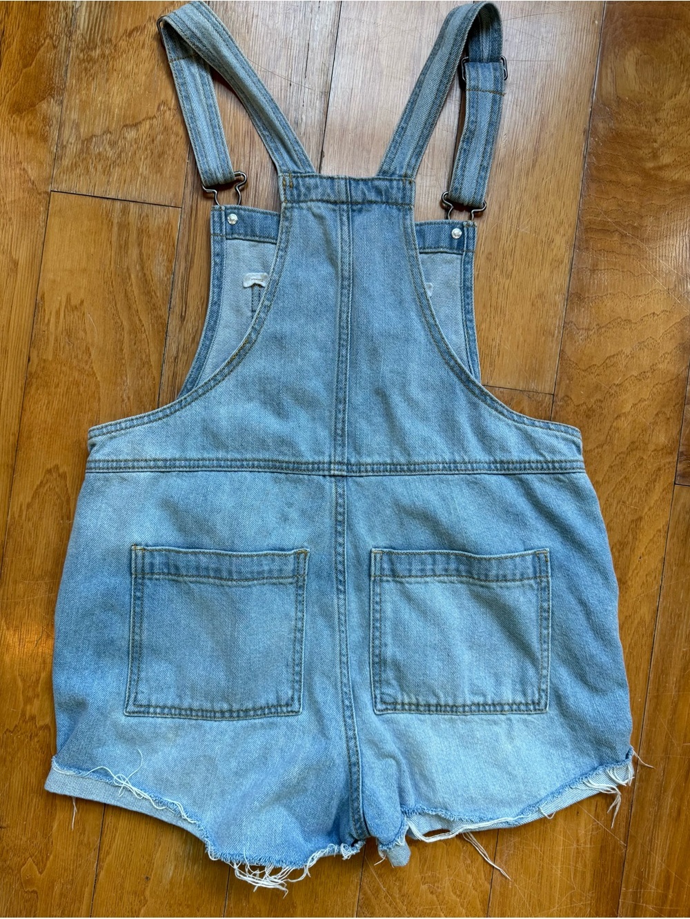 ❗️UNIVERSAL THREADs❗️Light Wash Denim Short Overalls - Picture 2 of 8